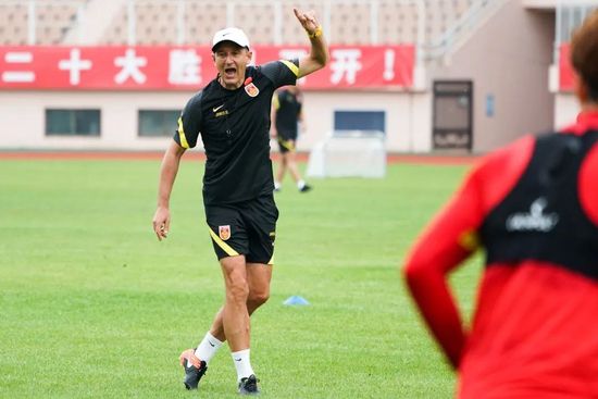 情事:年轻的后妈2019
